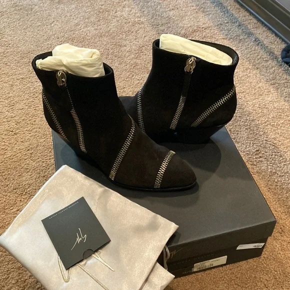 Giuseppe Zanotti Guns Blaze booties w/zipper detail in blk suede size 36.5 / 6 - Picture 1 of 10